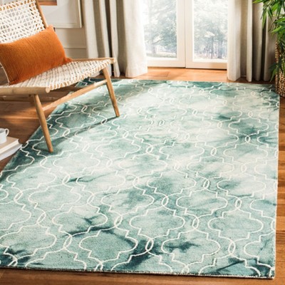 Lush Green and Ivory 4' x 6' Hand-Tufted Wool Area Rug