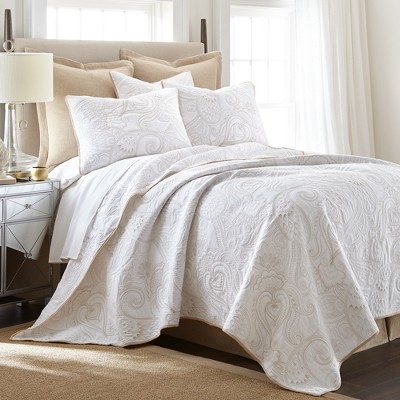 Perla White Paisley Quilt Set - King Quilt And Two King Pillow Shams ...