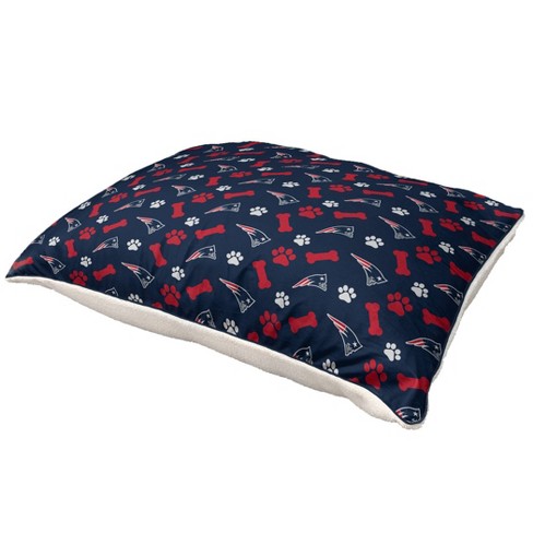 NFL New England Patriots Bones Repeat Sherpa Pet Bed