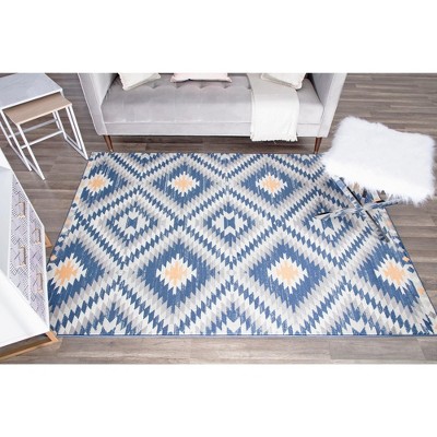 Soleil Reversible Blue Synthetic 5' x 7' Stain-Resistant Area Rug