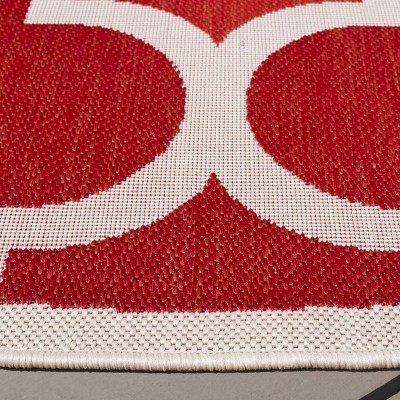 Reversible Red Synthetic 5'3" Round Indoor/Outdoor Rug