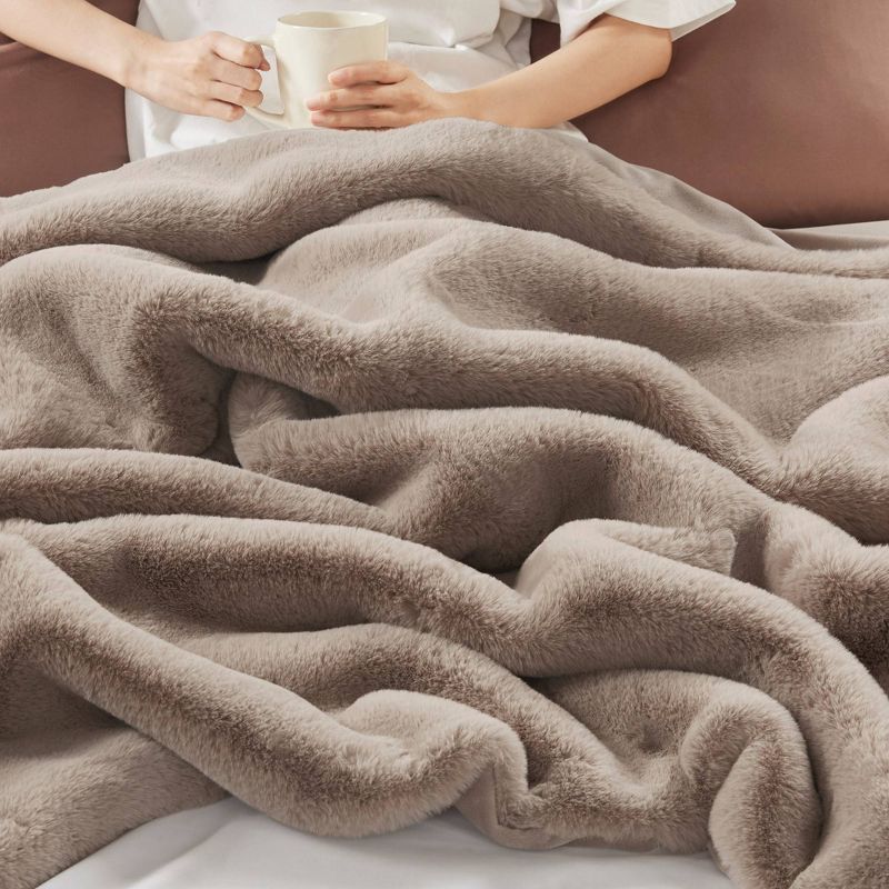 50"x60" Sienna Solid Premium Faux Fur Throw Blanket - Madison Park, 3 of 8