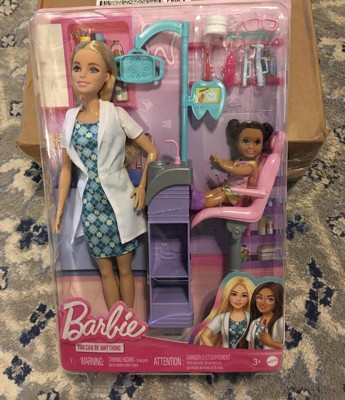 BARBIE DENTISTA DOLL PLAYSET + ACCESSORI BAMBOLINA BARBIE STUDIO DENTISTICO  CON BAMBINA SU POLTRONA 3+ANNI MATTEL - Parole e Pensieri