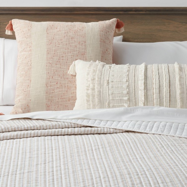 Cojín decorativo oblongo extragrande tejido con flecos anudados en natural - Threshold™: algodón, cojín acento rectangular para interiores 2