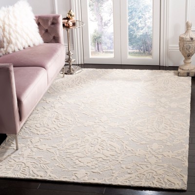 Light Grey and Ivory Floral Wool Tufted Area Rug 5' x 8'