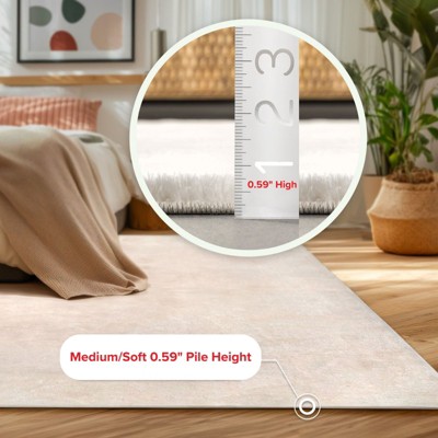 White 4' x 6' Solid Shag Machine Washable Area Rug