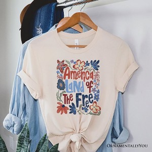 America Land of the Free T-Shirt, Retro Floral Independence Day Tee Natural L - 1 of 4