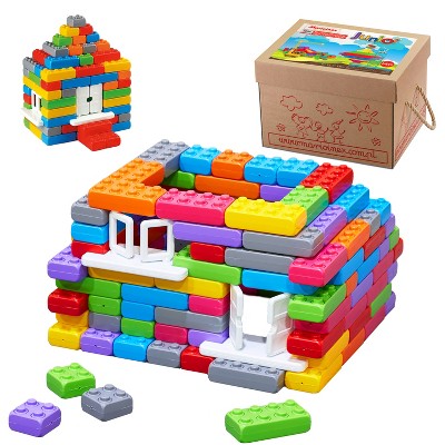 kids building bricks