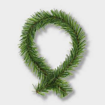 18"/20pk Noble Pine Wreath Holder - GarlandTies