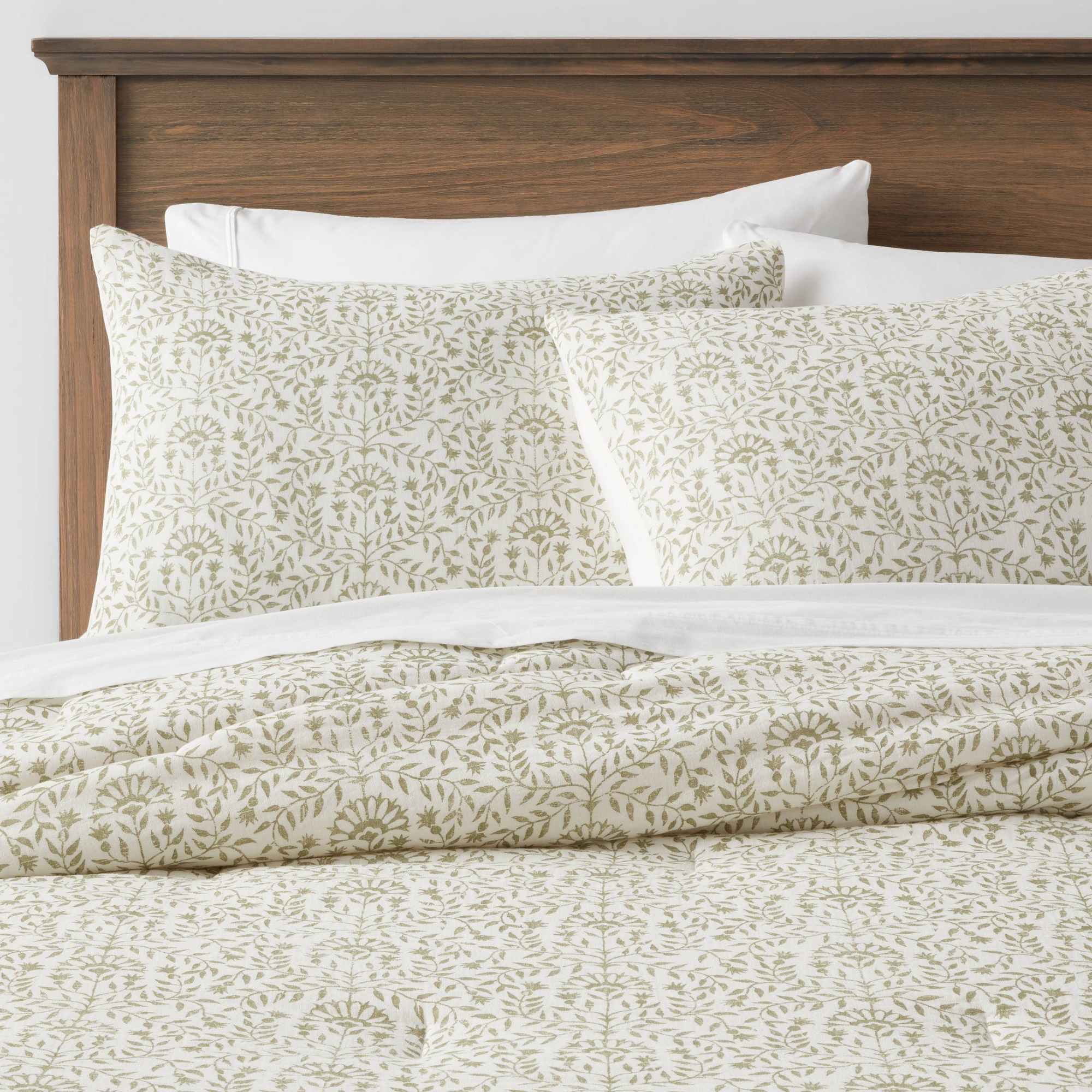 Full/Queen Traditional Vine Printed Comforter & Sham Set Green - Threshold™