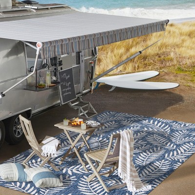 5' x 8' Navy and Ivory Palm Frond Indoor/Outdoor Area Rug
