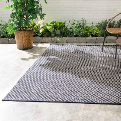 Navy and White Geometric Synthetic Rectangular Rug, 4' x 6'