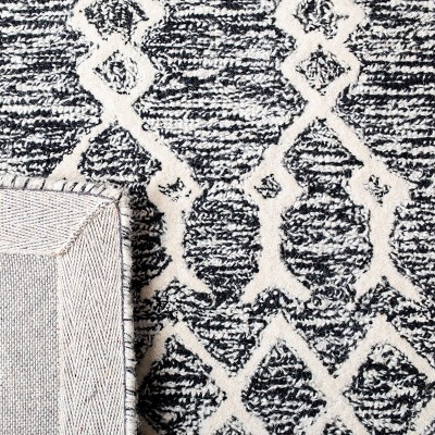 Handmade Abstract Black and Ivory Wool Round Rug 6'