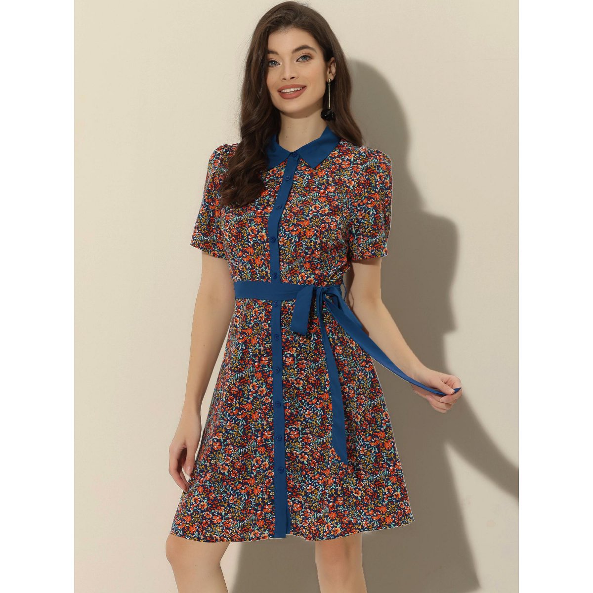 Женские платья INSPIRE CHIC Women's Short Sleeve Contrast Collar Belted Floral Shirt Dress Dark Blue X-Small — фото 2