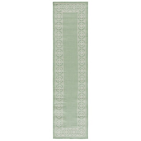 Bermuda BMU838 Machine Made Loomed Rug - Safavieh - image 1 of 4