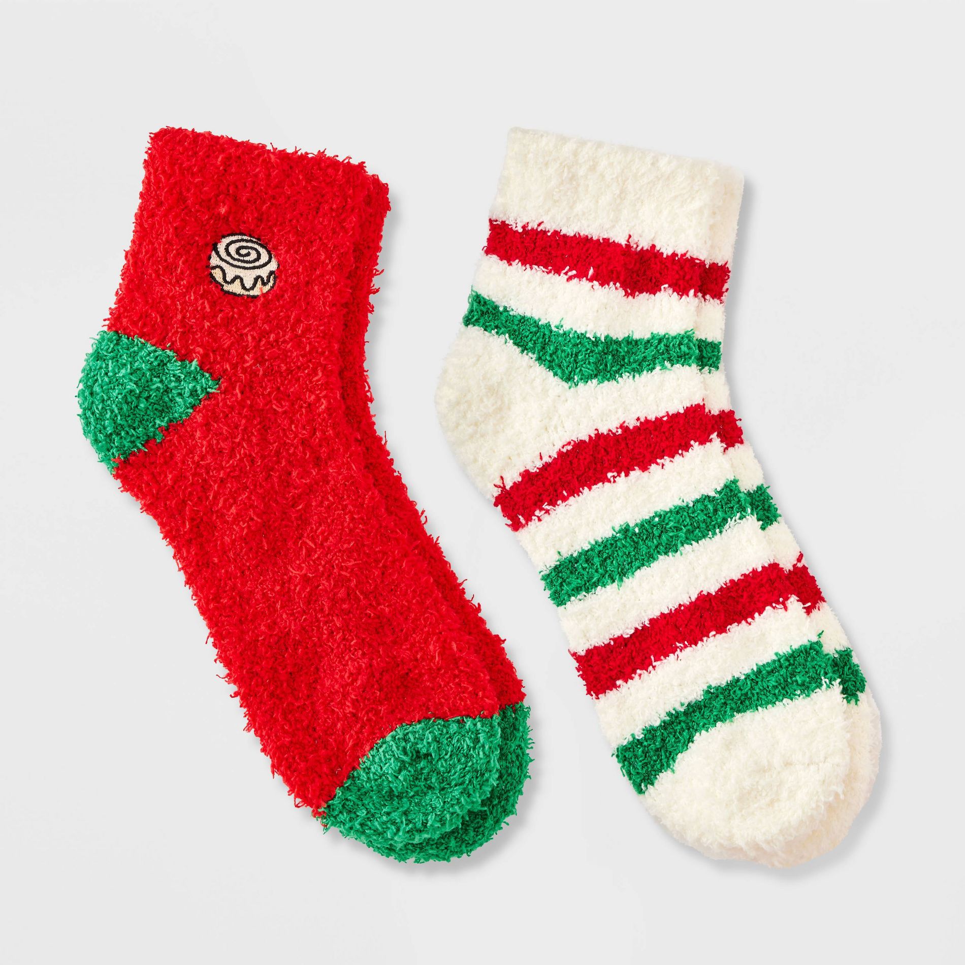 Women's Embroidered Cinnamon Roll Christmas 2pk Cozy Ankle Socks - Red/Ivory/Green 4-10