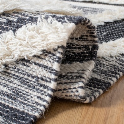 Ivory and Black Hand-Tufted Wool 4' x 6' Rug