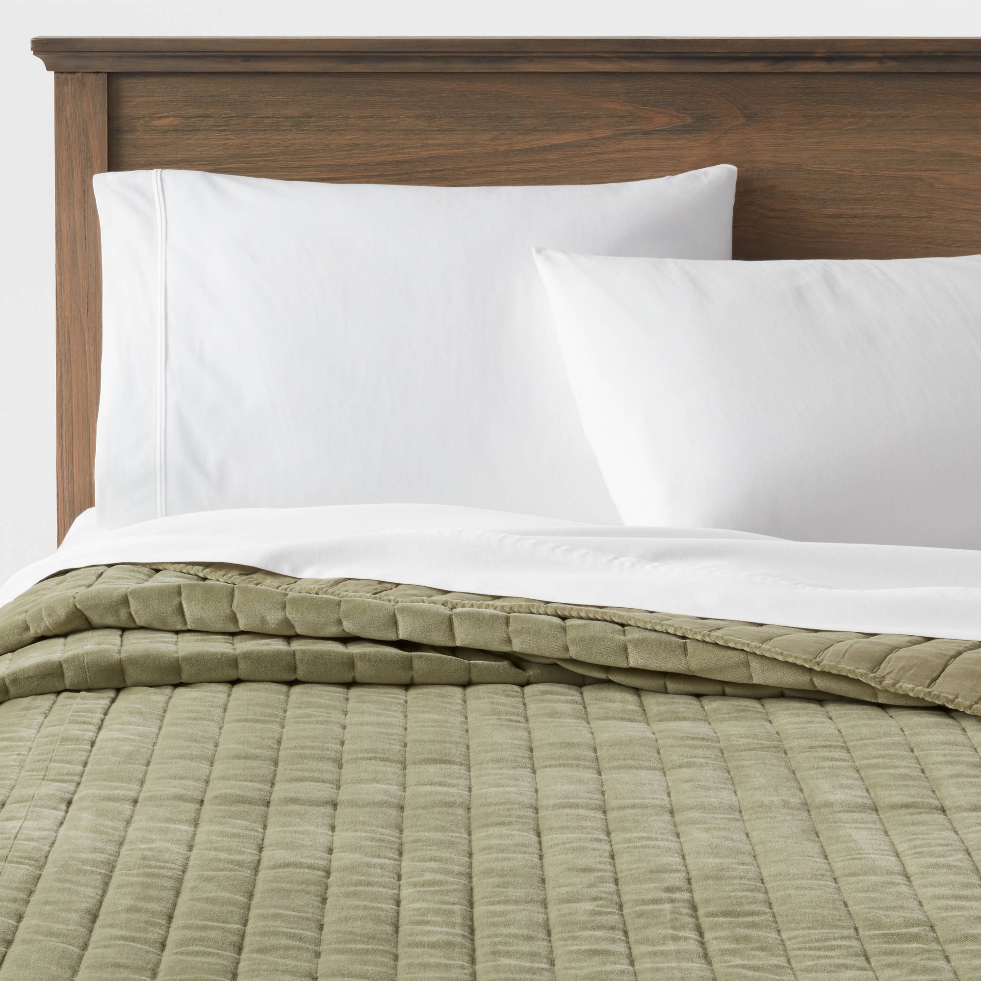 King Channel Stitch Velvet Quilt Green - Threshold™