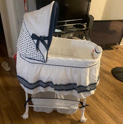 Smooth store glide bassinet