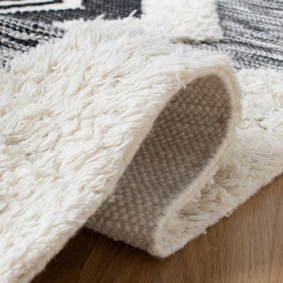 Ivory Elegance 4' x 6' Hand-Tufted Wool Area Rug