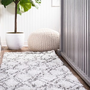 Soller Diamond Trellis Shag Area Rug  - JONATHAN Y - 1 of 4