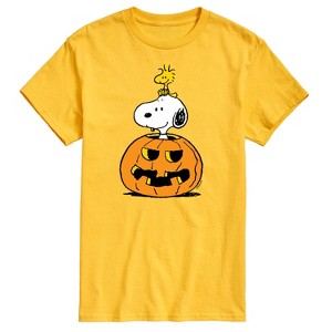 Men's - Peanuts - Snoopy Woodstock Pumpkin Short Sleeve Graphic T-Shirt - 1 of 4