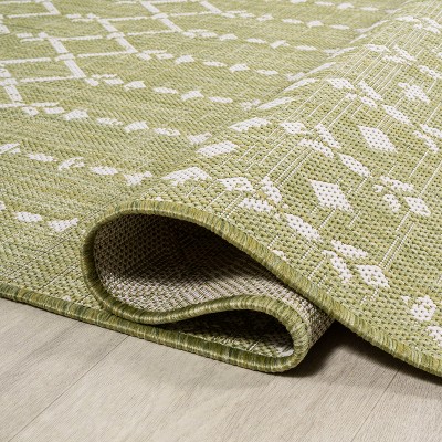 Moroccan Geometric Light Green and Cream 5' x 7' Indoor/Outdoor Rug