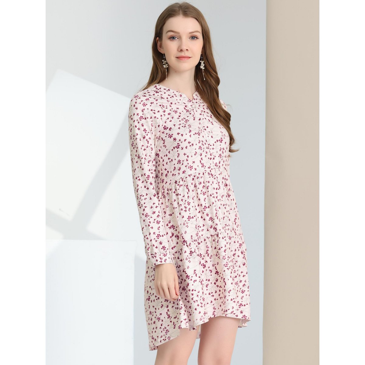 Женские платья INSPIRE CHIC Women's Spring Floral Long Sleeves V Neck Casual Babydoll Tiered Dress Small Apricot — фото 2