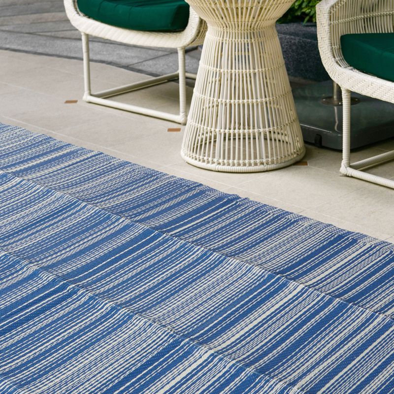Juvale Plastic Straw Mat for Patio, Deck, Beach, Striped Indoor & Outdoor Patio Rug, Blue/White, 5x7 Ft, 2 of 7