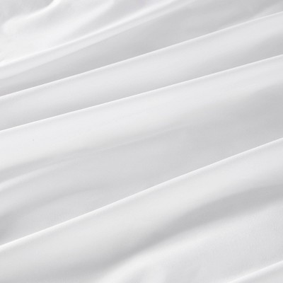 King Size White Water Resistant Bedspread with Zipper Closure
