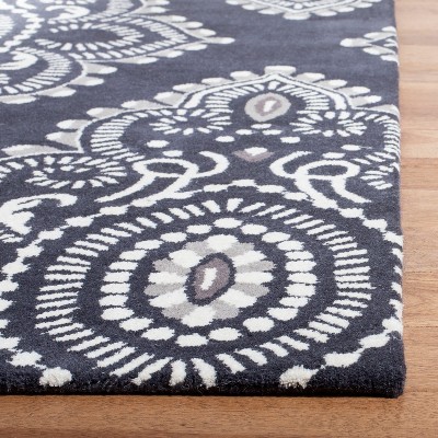 Handmade Dark Grey and Ivory Wool Tufted 4' x 6' Area Rug