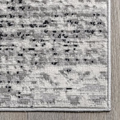 Gray 4' x 6' Synthetic Aztec Pattern Area Rug