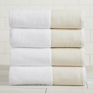 Ultra-Soft Cotton and Modern Linen-Like Border Bath Towels - Great Bay Home - 1 of 4
