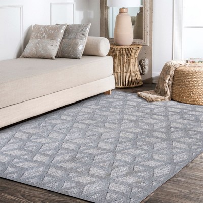 Light Gray Geometric 4' x 6' Reversible Indoor/Outdoor Rug