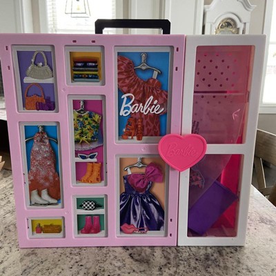 Barbie Dream Closet Playset, 35+ Clothes & Accessories Including 5 Complete  Looks, Pop-Up Second Level, Mirror & Laundry Chute