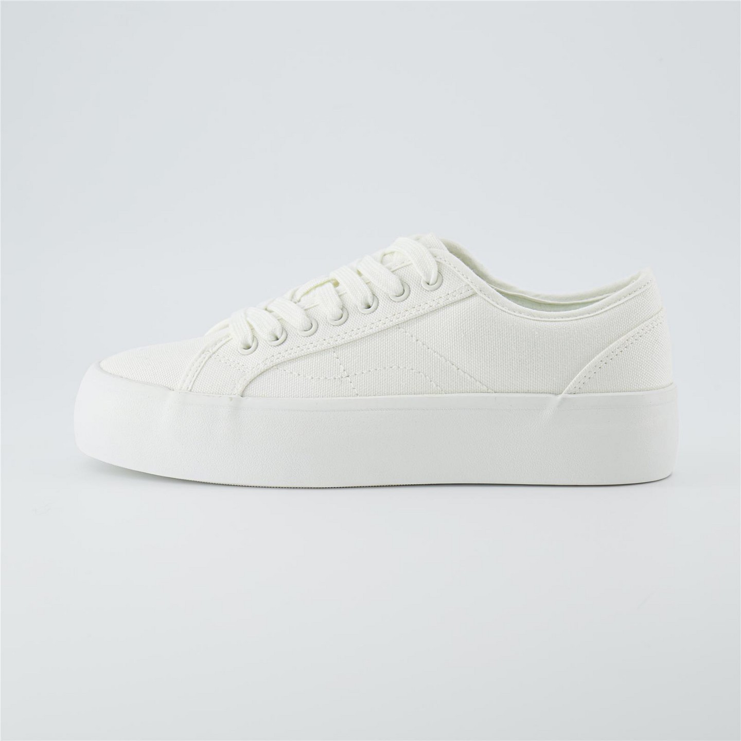 Женские кроссовки CUSHIONAIRE Tag Low top Canvas Sneaker +Memory Foam White Canvas, цвет: Белый — фото 3