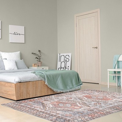 Light Gray Tribal Motif Washable Area Rug