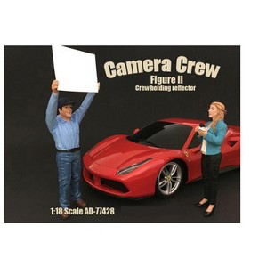 Camera Crew Figure II "Crew Holding Reflector" For 1:18 Scale Models by American Diorama - 1 of 3