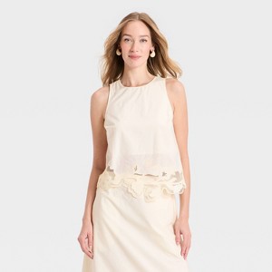 Top artesanal adornado para mujer - A New Day™ Crema