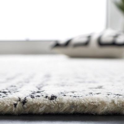 Hand-Tufted Abstract Round Wool Rug in Black/Ivory, 5' Diameter