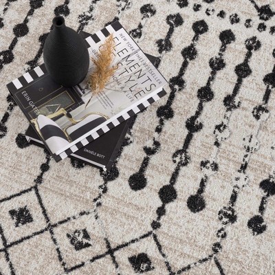Hauteloom 6'7" Round Black and Gray Washable Polyester Rug