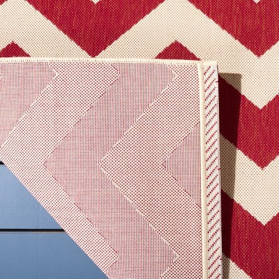 Red Chevron Indoor/Outdoor Synthetic Area Rug 4' x 5'7"