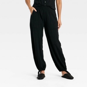 Pantalones de Tiro Medio con Puño y Pierna Ancha para Mujer - Universal Thread™