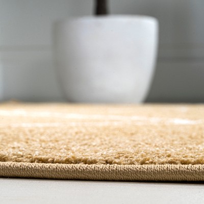 Gold/White Diamond Trellis 8' x 10' Synthetic Area Rug