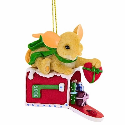 Charming Tails 2.5 Inch Sending You The Gift Of Love This Christmas Christmas Tree Ornament , Christmas Decor Annual Ornament (1PC)