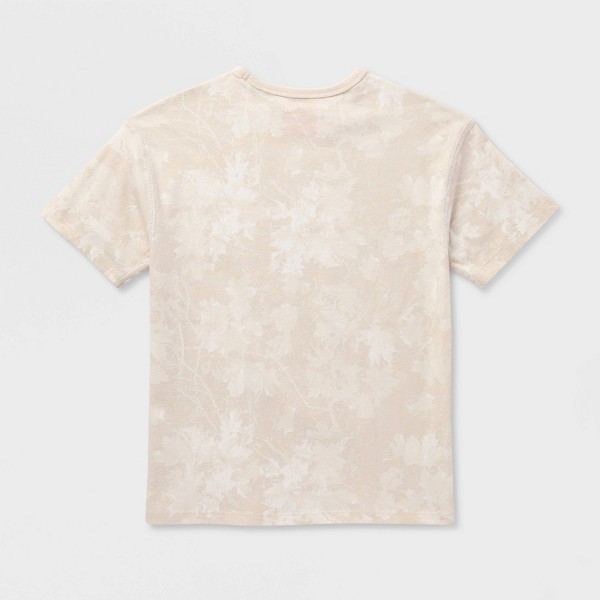 Paquete de 3 playeras adaptativas de manga corta para niño, gráficas 'Rayas/Camuflaje/Galaxia' - Cat & Jack™ crema/beige/gris 2