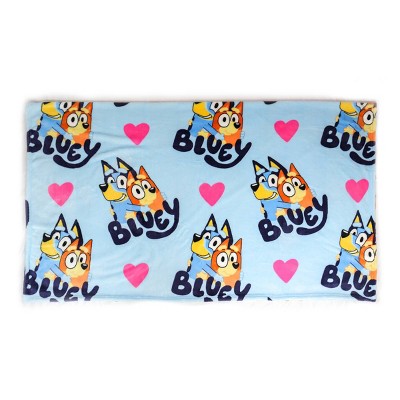 Bluey Hearts Throw Blanket Pink