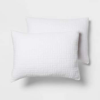 Standard/Queen 2pk Plush Knit Bed Pillows White - Room Essentials™