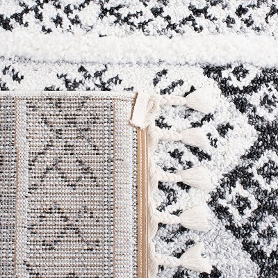 Gray Diamond Shag Round Braided Synthetic Rug