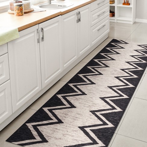 Siksak Modern Chevron Border Machine Washable Area Rug - JONATHAN Y - image 1 of 4